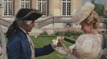 Media 8485_marie antoinette_château de versailles - le petit trianon jardin_0.jpg
